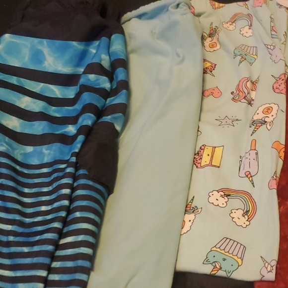 12-14 Leggings, Swim shorts and tee shirt - Picture 3 of 3